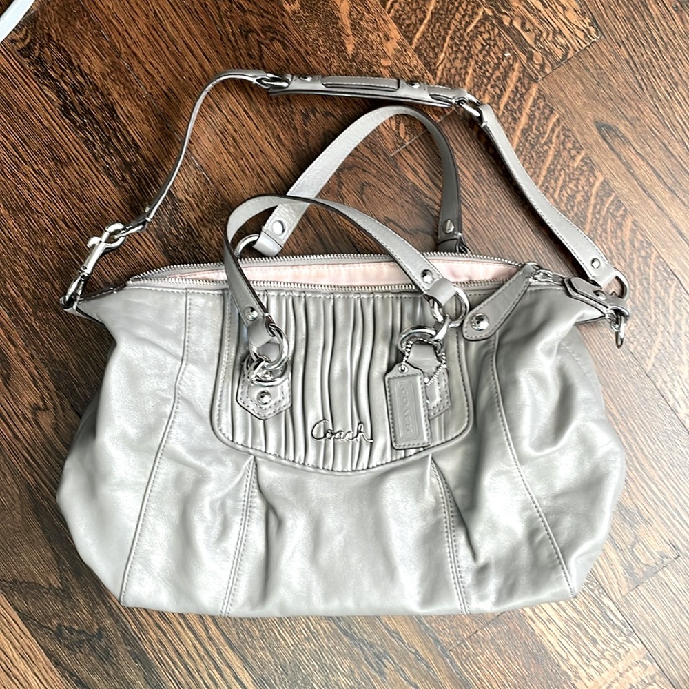 Coach leather shoulder bag - soft light grey leather